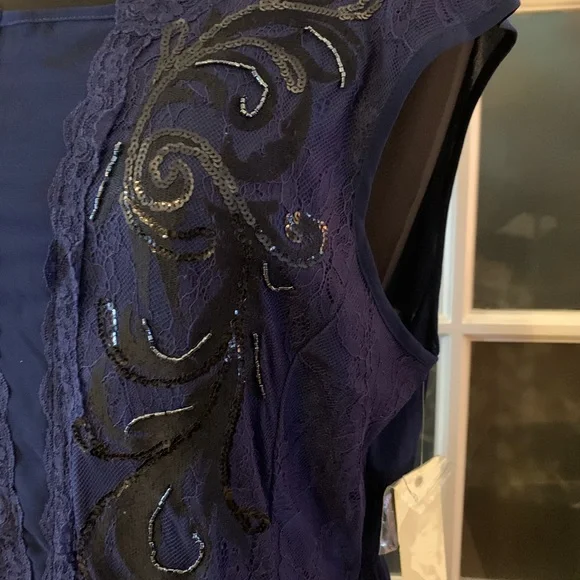 Reba...Another Stunner Dress - Picture 8 of 16